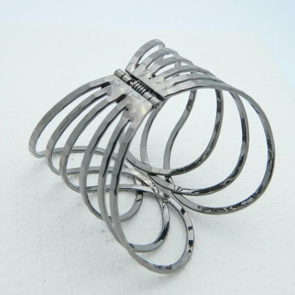 Dark Silver Tone Pounded Metal Interweave Hinge - Picture 3 of 4